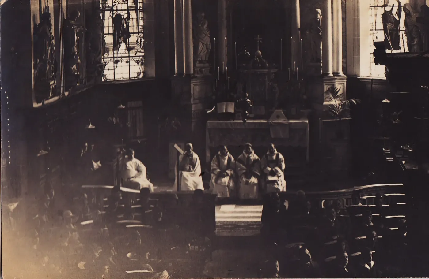 Het interieur van de oude kerk op het Kerkeneind in Essen.